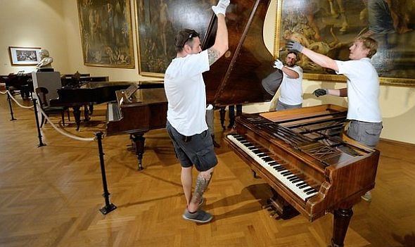 Bécsben állították ki Liszt Ferenc utolsó zongoráját