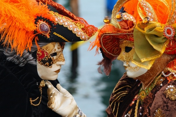 Megerősített biztonsági intézkedések közepette kezdődött a velencei karnevál