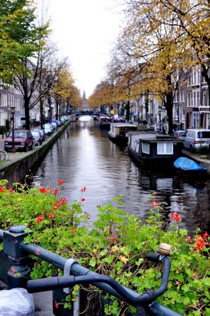 Hamarosan önvezető hajók szállítják a turistákat Amszterdamban